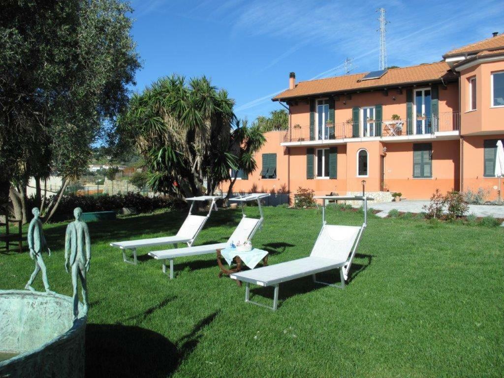 Agriturismo La Tuffatrice Империа Екстериор снимка